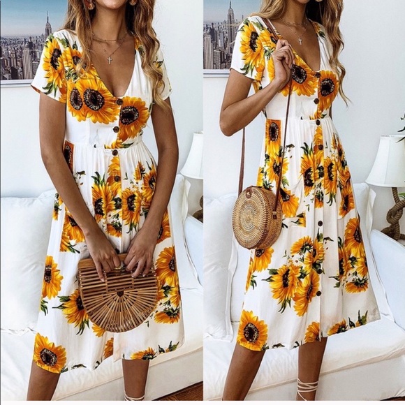 🔥Steal! Sunflower button up dress - Picture 2 of 4